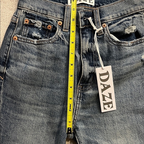 Daze High-Rise Women's Blue Denim Jeans — Distressed Hem - Picture 8 of 10